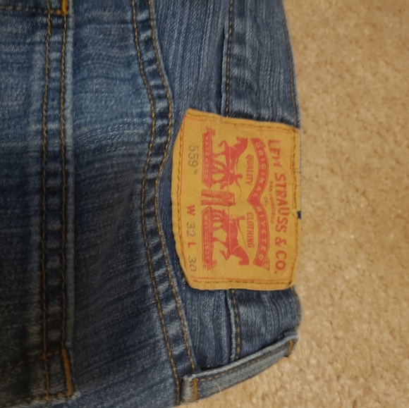 Levi's - Picture 2 of 4